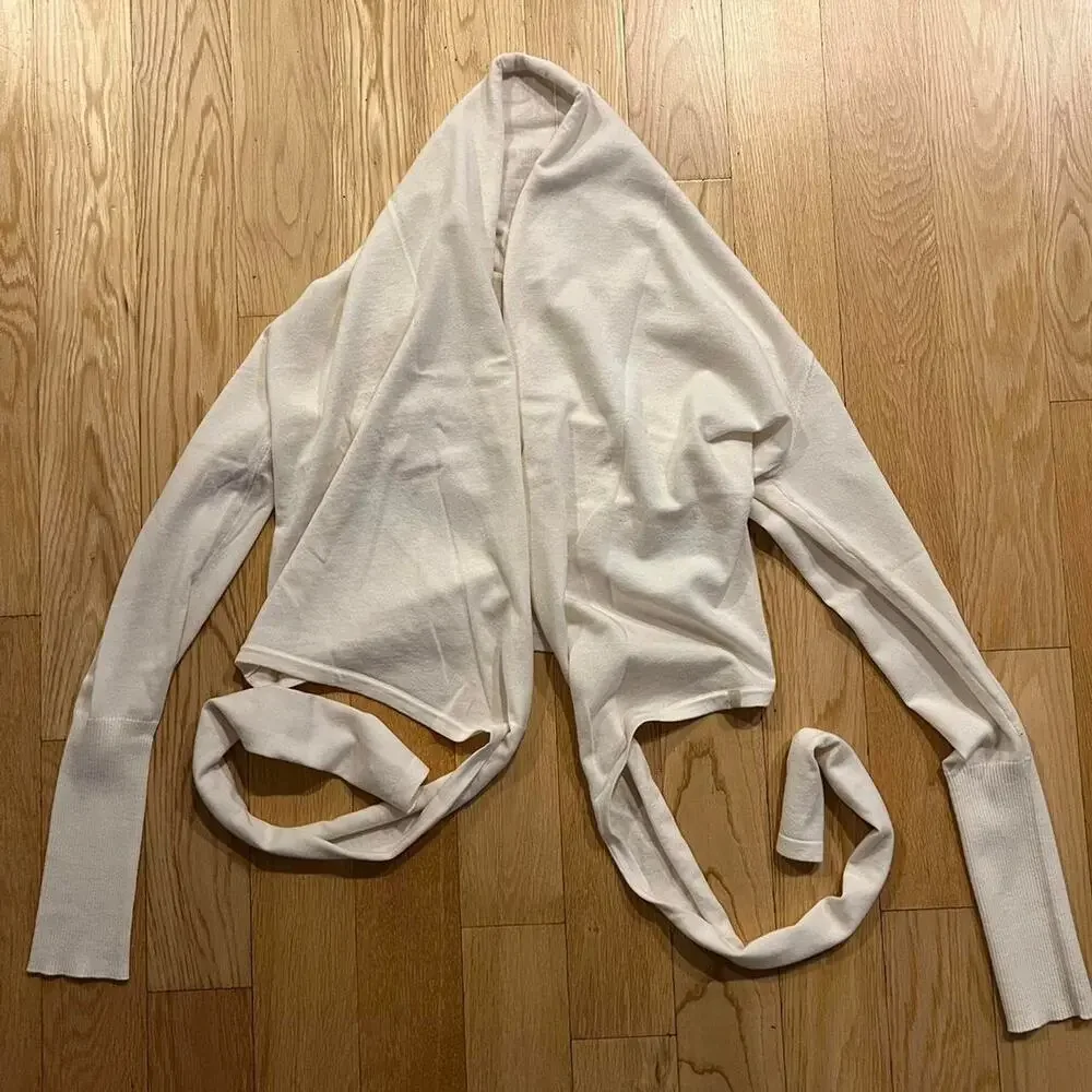 Neiwai white ballet cardigan - Picture 2 of 4